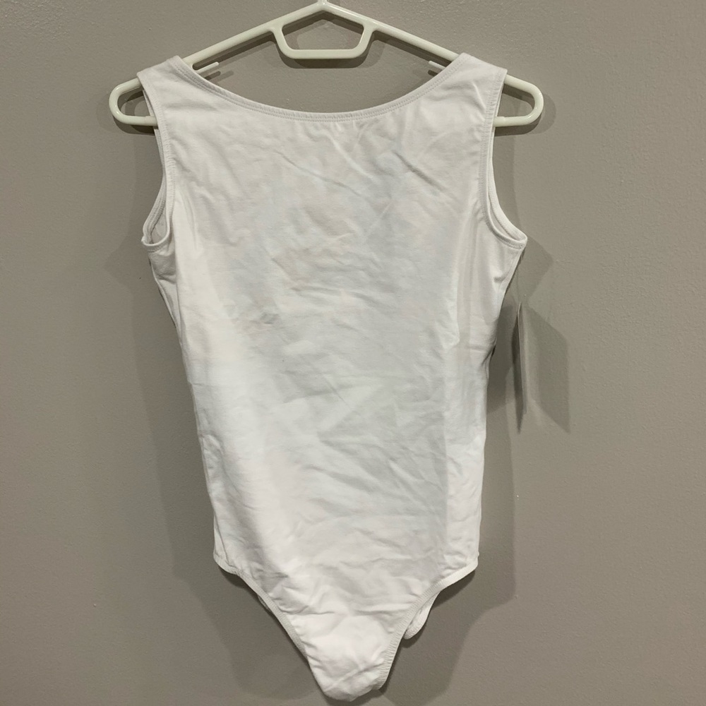 White boat neck Leo